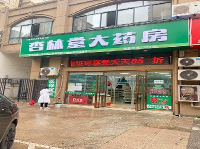 施秉铝塑板门头招牌的特点。